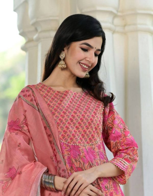 Yufta Pink Handblocked Printed Kurta with Trouser and Dupatta Online