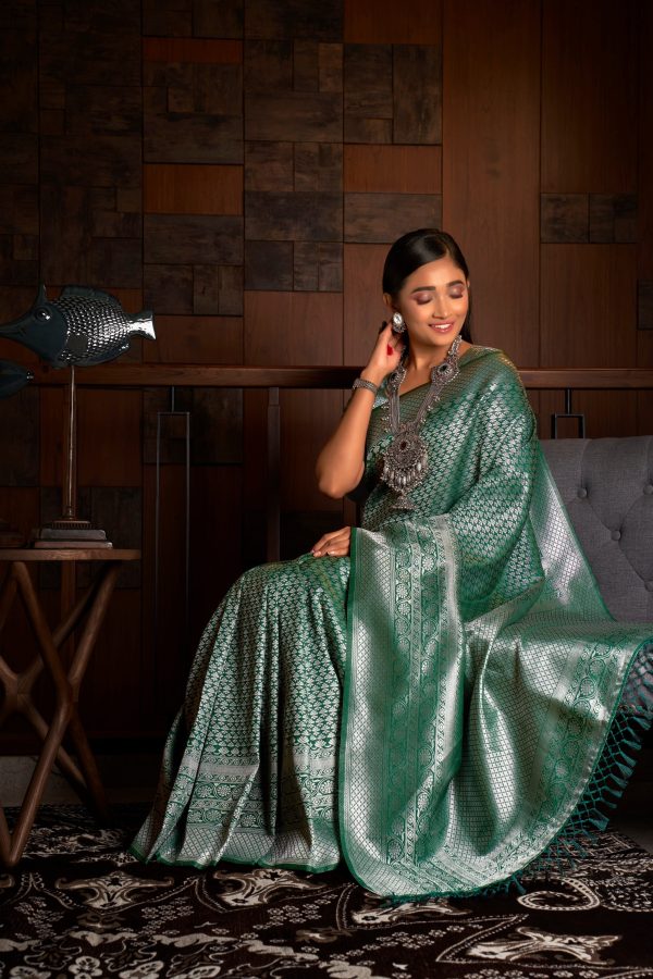 Vardha Teal Green Silver Zari Kanjeevaram Silk Saree Supply