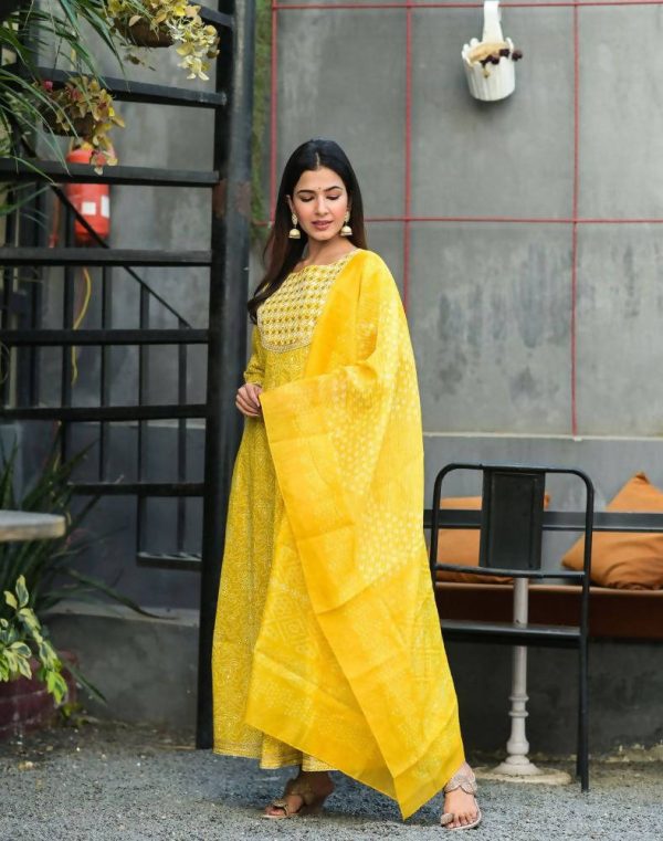 Yufta Women Yellow Handblock Printed Kurti And Trouser With Dupatta Hot on Sale